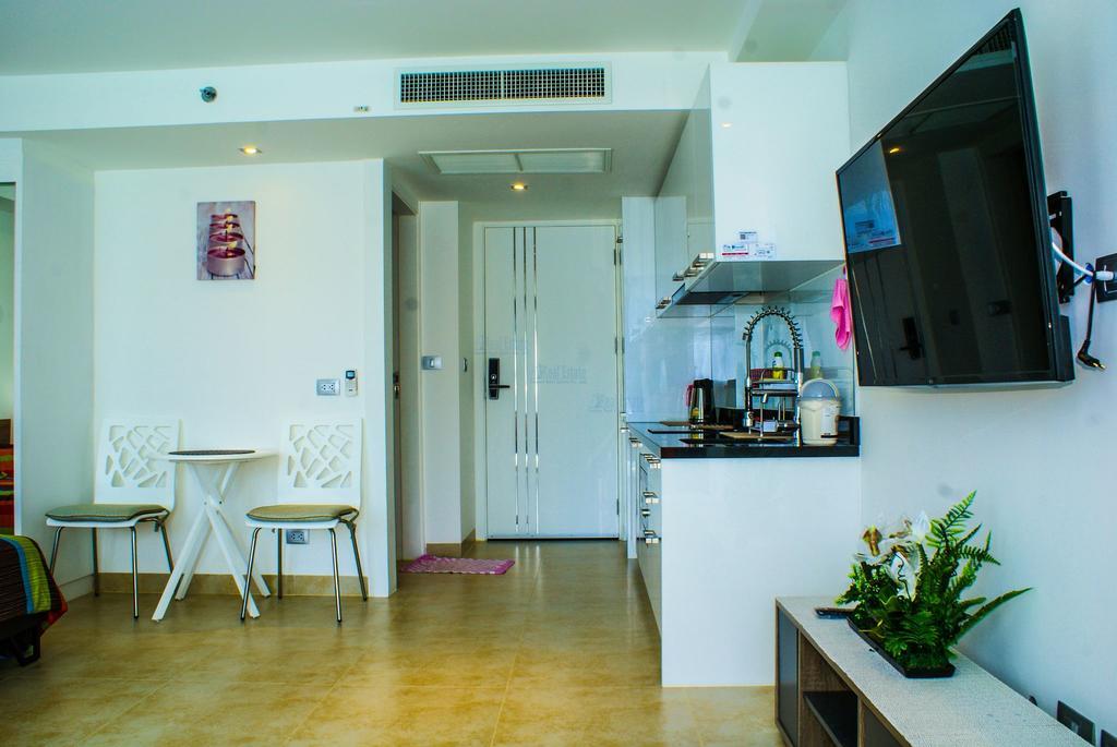 Avenue Residence & Suites Pattaya Central Bagian luar foto
